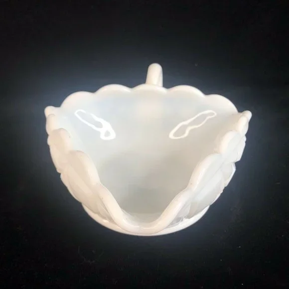 Fenton Block And Star Milk Glass Triangle Candy Dish Bowl Round Handle Vintage - Picture 5 of 9